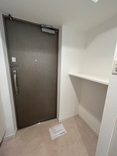 S-RESIDENCE江坂Eminenceの玄関|収納もある玄関です