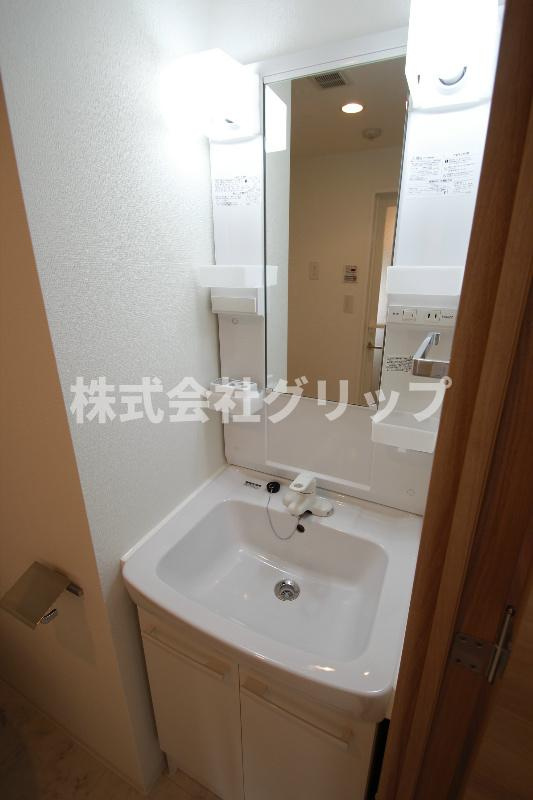 スパシエソリデ横浜鶴見の独立洗面台