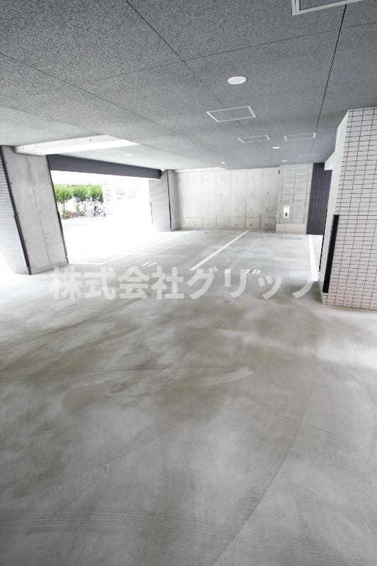 スパシエソリデ横浜鶴見の駐車場