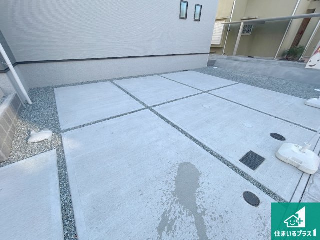 神戸市北区星和台　第24-1期　新築一戸建ての駐車場|並列３台駐車可能！ゆとりの駐車スペースで車庫入れもスムーズ！