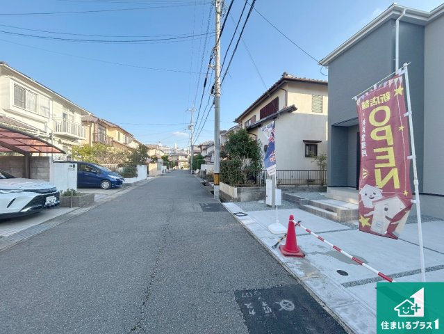 神戸市北区星和台　第24-1期　新築一戸建ての前面道路含む現地写真|周辺は閑静な住宅街！前面道路広々で車の出し入れも便利です。駐車が苦手な方でも安心して車庫入れできます！