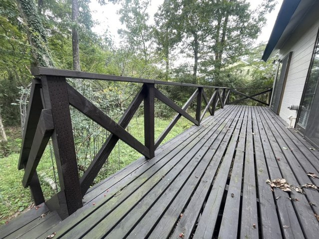 癒しの隠れ家。ウッドデッキ＆大風呂 那須街道近くの中古戸建の庭|ウッドデッキがついております