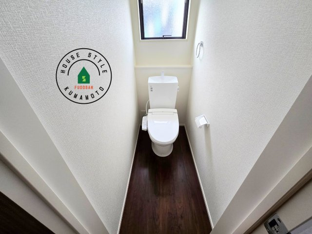 熊本市東区八反田1丁目第1₋4棟(5号棟)のトイレ|温水洗浄便座を完備しております。2ヶ所にトイレがあるのは朝の慌ただしい時間も安心です。