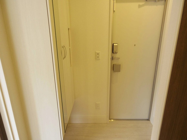 Serenvita west(ｾﾚｳｨｰﾀ ｳｪｽﾄ)の玄関|イメージ