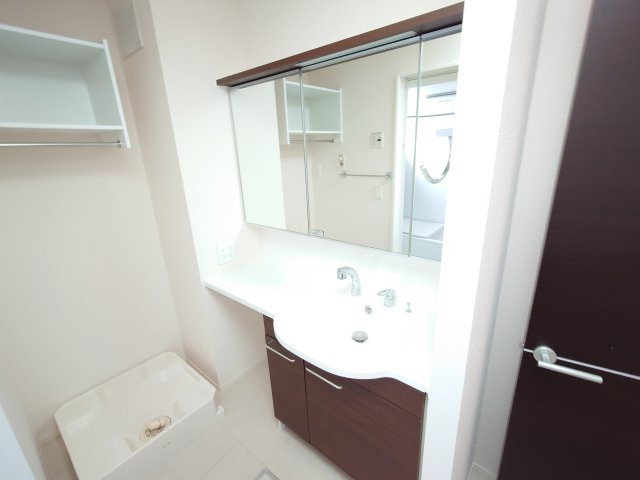 Serenvita west(ｾﾚｳｨｰﾀ ｳｪｽﾄ)の独立洗面台|イメージ