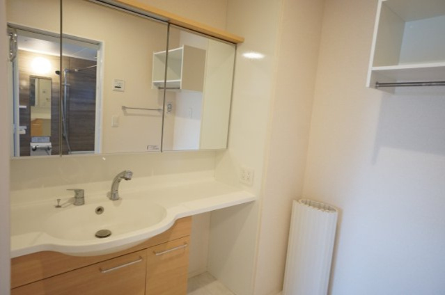 Serenvita west(ｾﾚｳｨｰﾀ ｳｪｽﾄ)の独立洗面台|イメージ