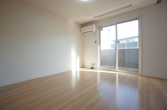 Serenvita east(ｾﾚｳｨｰﾀ ｲｰｽﾄ)の居間・リビング|イメージ