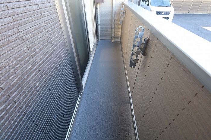 Serenvita east(ｾﾚｳｨｰﾀ ｲｰｽﾄ)の駐車場