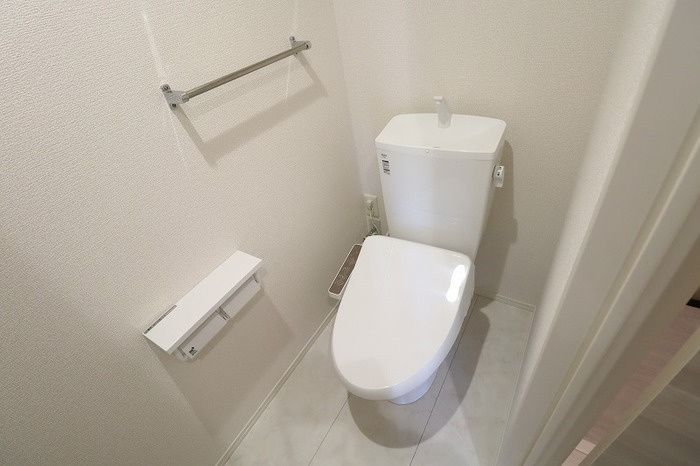 Serenvita east(ｾﾚｳｨｰﾀ ｲｰｽﾄ)のトイレ