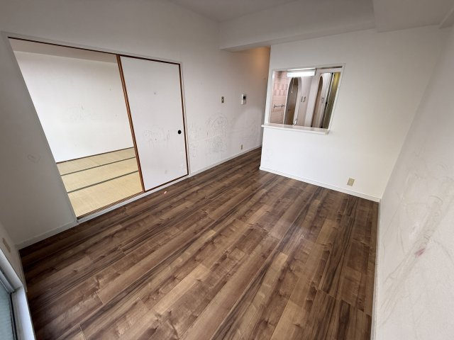 サンパレス21池田の居間・リビング