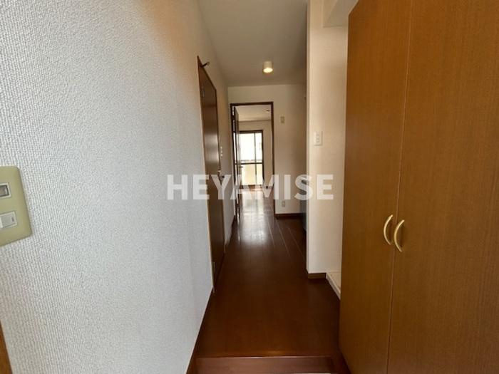 ボヌール三城の玄関