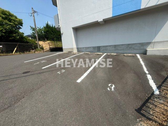 アミティ久原の駐車場