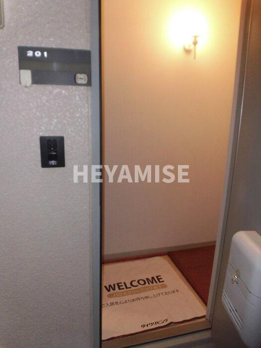 レジデンスIMAZU B棟の玄関