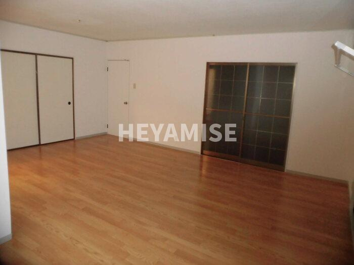 レジデンスIMAZU B棟の居間・リビング