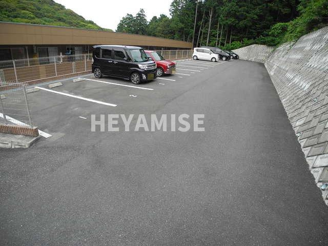 コンフォートハイツ小船越の駐車場