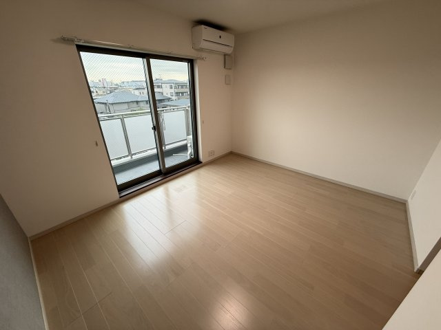 豊中市服部西町３丁目の賃貸マンションの居間・リビング