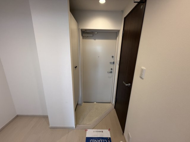 豊中市服部西町３丁目の賃貸マンションの玄関