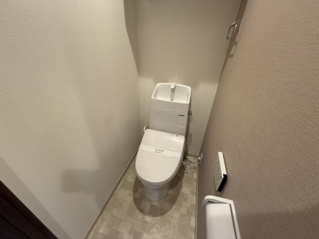 豊中市服部西町３丁目の賃貸マンションのトイレ