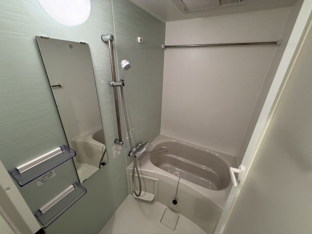 豊中市服部西町３丁目の賃貸マンションの浴室