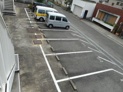 【駐車場】 | メゾンネイティブピーチ | 車をお持ちの方に嬉しい駐車場付きの物件です