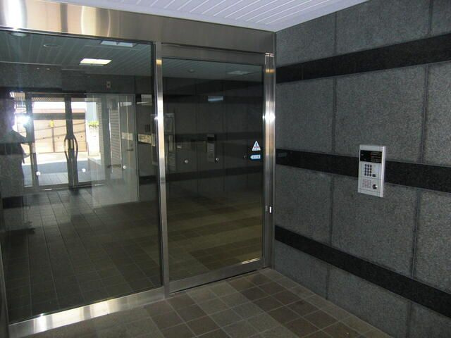 マンションベルベルのエントランス