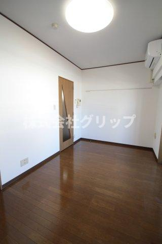 グリフィン横浜・高島町の洋室