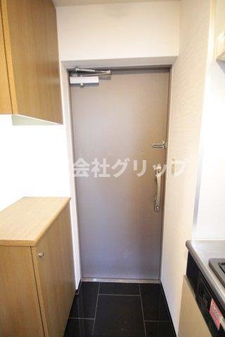 グリフィン横浜・高島町の玄関