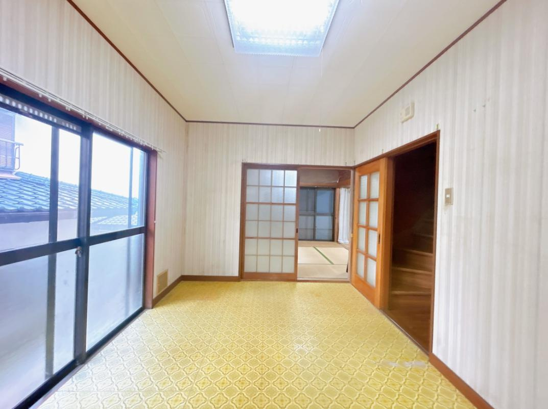 日立市台原町3丁目　中古戸建のキッチン|窓辺からの日差しがあたたかな空間を演出します( *´艸｀)