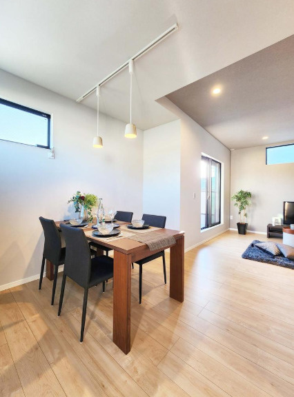 【居間・リビング】の画像