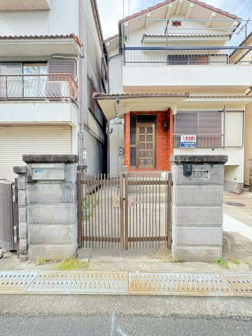 岡崎貸家のエントランス