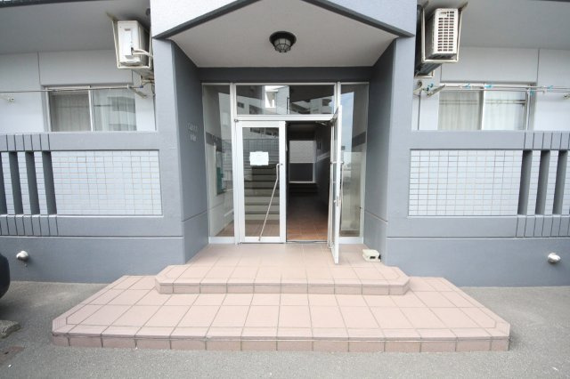 GRACY山城西のエントランス