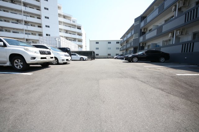 GRACY山城西の駐車場