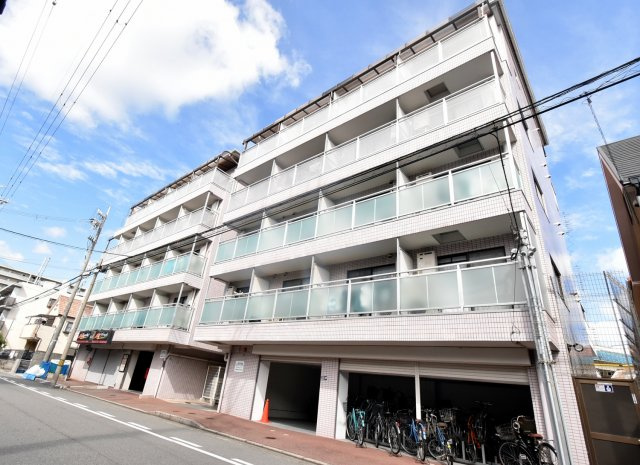 アンボワーズ武庫川レディースの外観