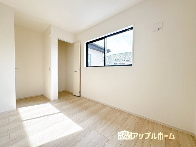 【新築戸建】坂戸市西坂戸2期の洋室|たっぷりある収納活用でお部屋もキレイを保てます♪