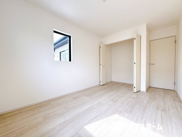 【新築戸建】KIS坂戸市西坂戸2期の洋室|たっぷりある収納活用でお部屋もキレイを保てます♪