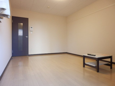 【寝室】 | レオネクスト１８番館 | 遮音フローリングなので、静かに暮らせます！