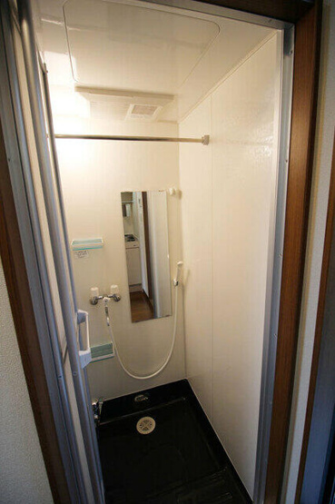 【シャワールーム】