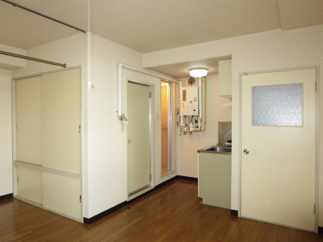 コスモスマンションの居間・リビング