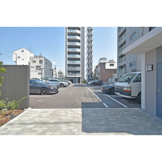 【駐車場】 | ワールドアイ大阪城EASTアドバンス | 駐車場に車を止められます