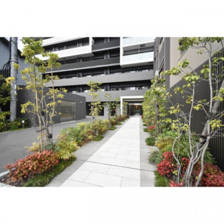 【エントランス】 | アドバンス大阪バレンシア | 落ち着いたエントランスです