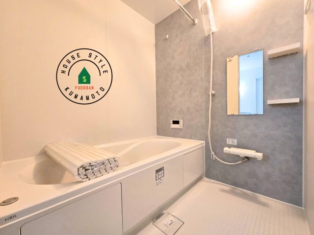 熊本市東区八反田1丁目第1₋4棟(7号棟)の浴室|1日の疲れを癒してくれる広々バスルーム。雨の日のお洗濯にも大活躍な浴室乾燥機付です！