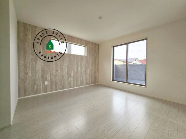 熊本市東区八反田1丁目第1₋4棟(7号棟)の寝室|主寝室には収納力に優れたクローゼットがありますので、お部屋もすっきり片付きます。