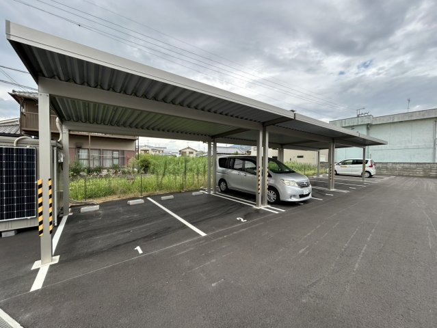 茅原モータープールの駐車場
