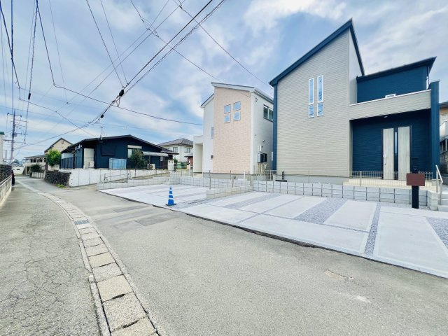 前橋市元総社の前面道路含む現地写真|駐車スペース２台可♪