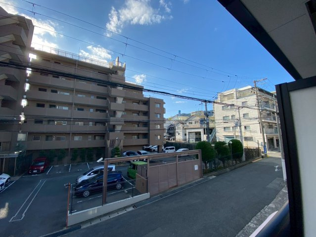 パレスNADAの駐車場