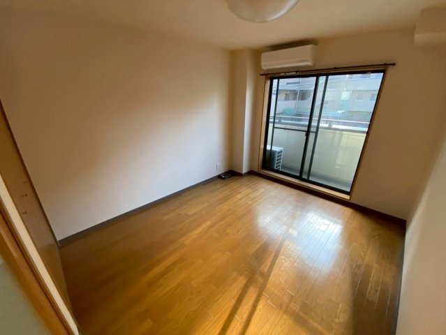 パレスNADAの洋室