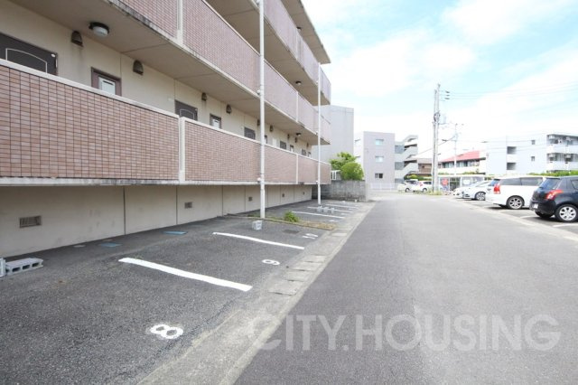 LUCE住吉の駐車場