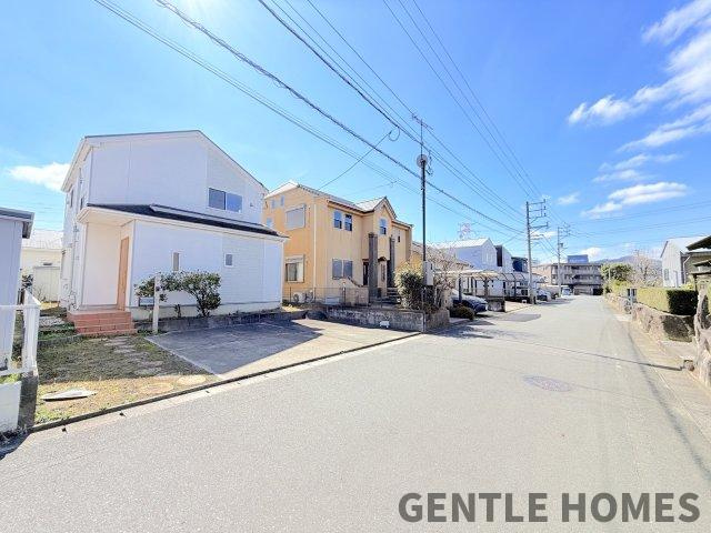 筑紫野市岡田3丁目戸建の前面道路含む現地写真