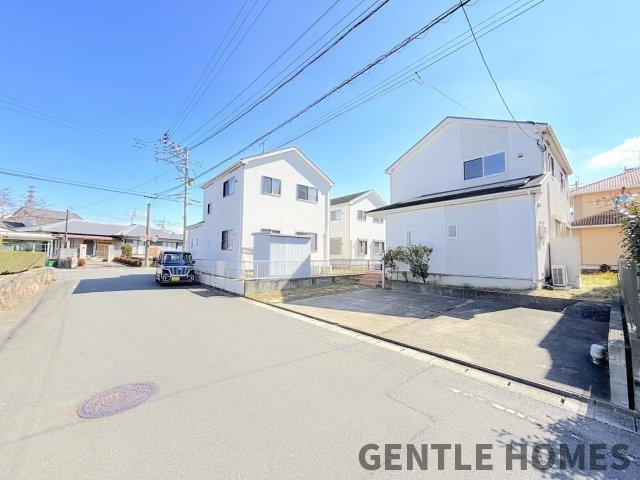筑紫野市岡田3丁目戸建の前面道路含む現地写真