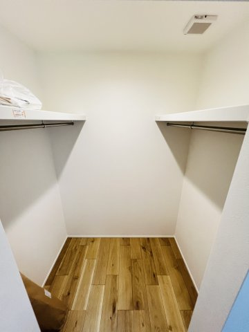 吹抜け×ロフト×板張り天井」光とデザインの家のその他